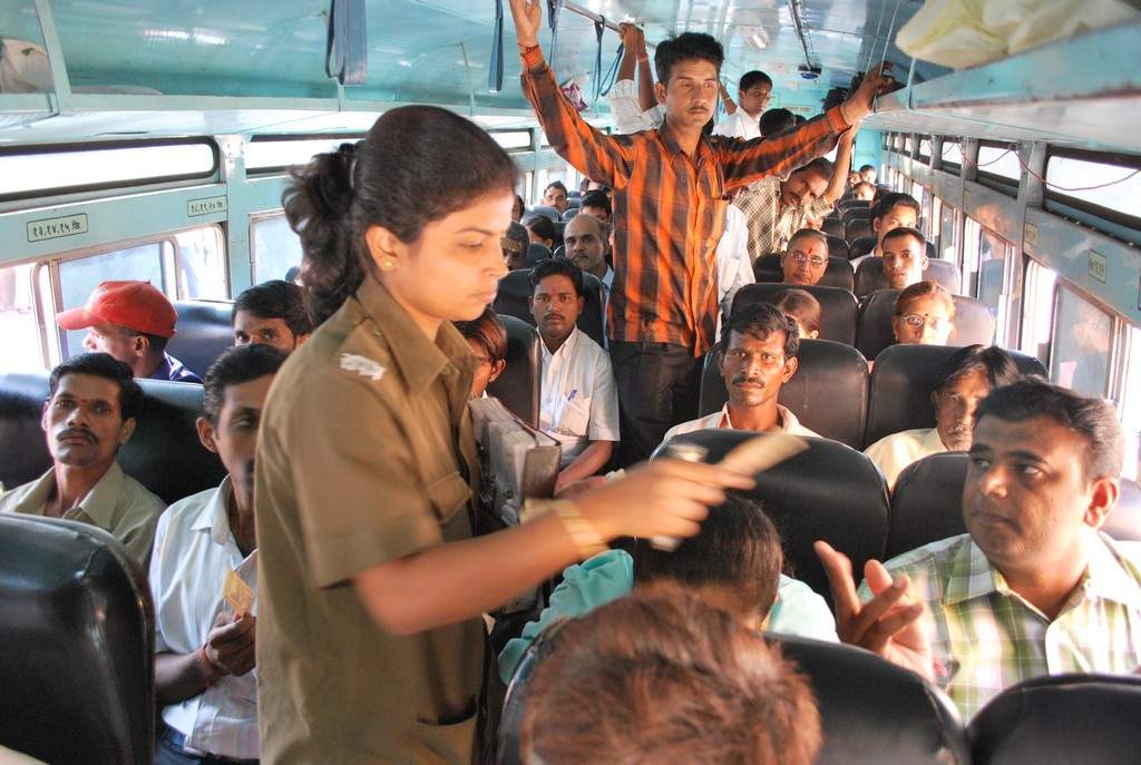 10 Challenges Faced by People who Travel in Indian Buses